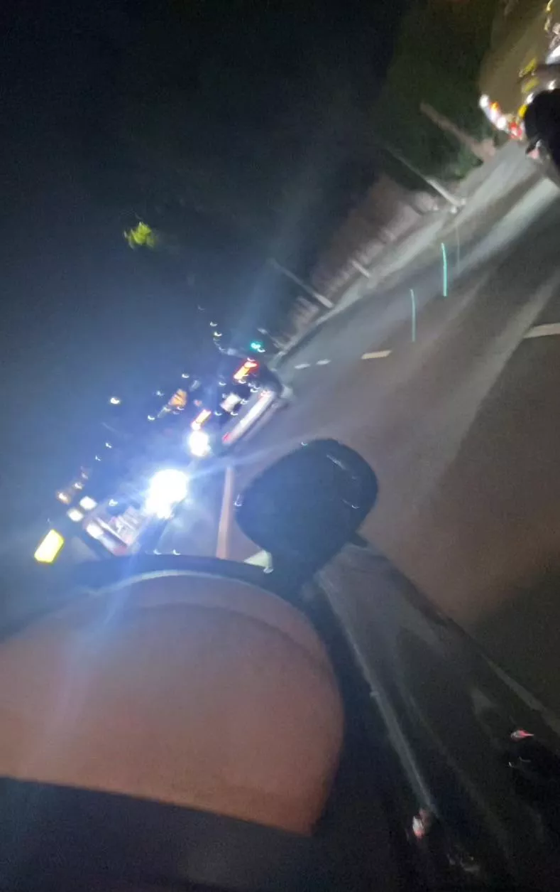 Me and my friend love showing off our asses to Hollywood drivers hehe 😜