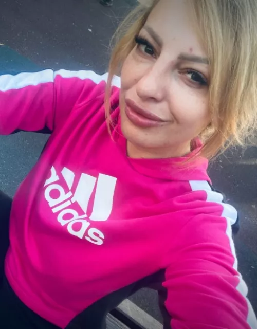 MILF in Pink with Free Page 💃🏻🤸🏻‍♀️link below👇