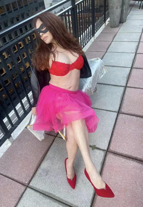 My boobs are popping out! (F54)