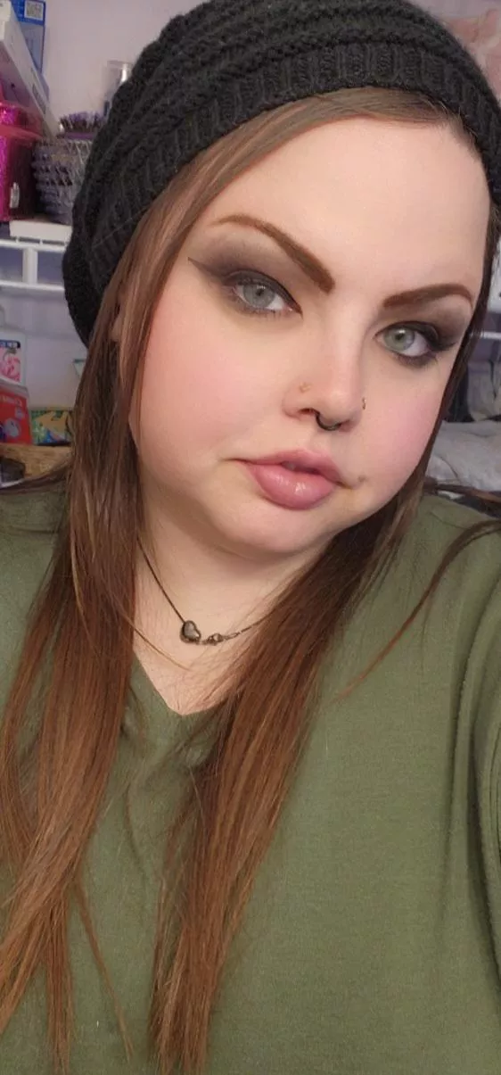 new here I'm Sara 💋