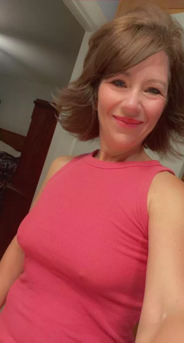 No bra for this milf