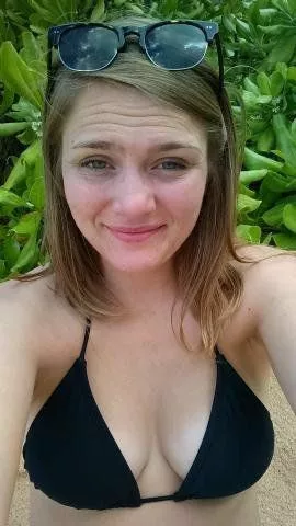 perfect milf tits in tiny bikini. upvote for topless. kik is ELLEN21211 for trade