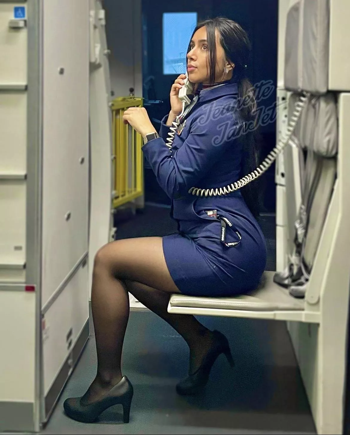 Please keep your hands and feet inside ride at all times