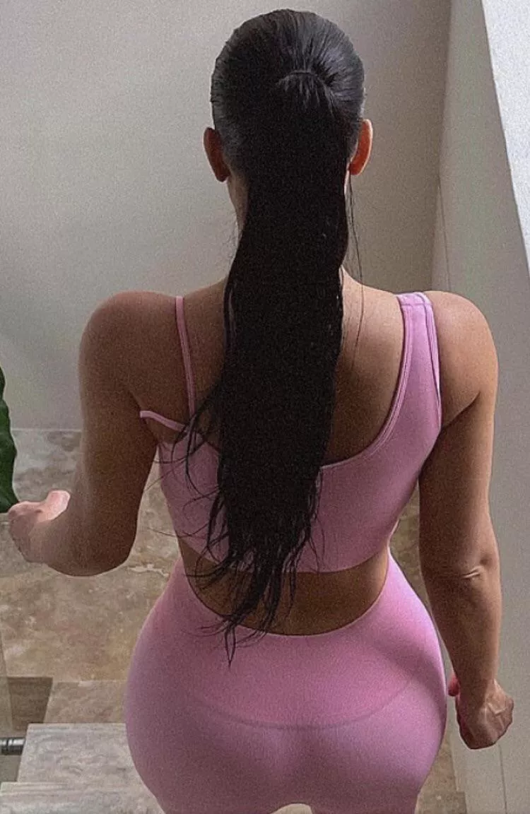 Pretty in pink 🍑😉