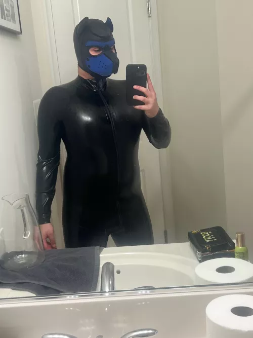 Pup got their first rubber suit! Can’t wait for all the dirty things I’ll get to do in it 😈🤤