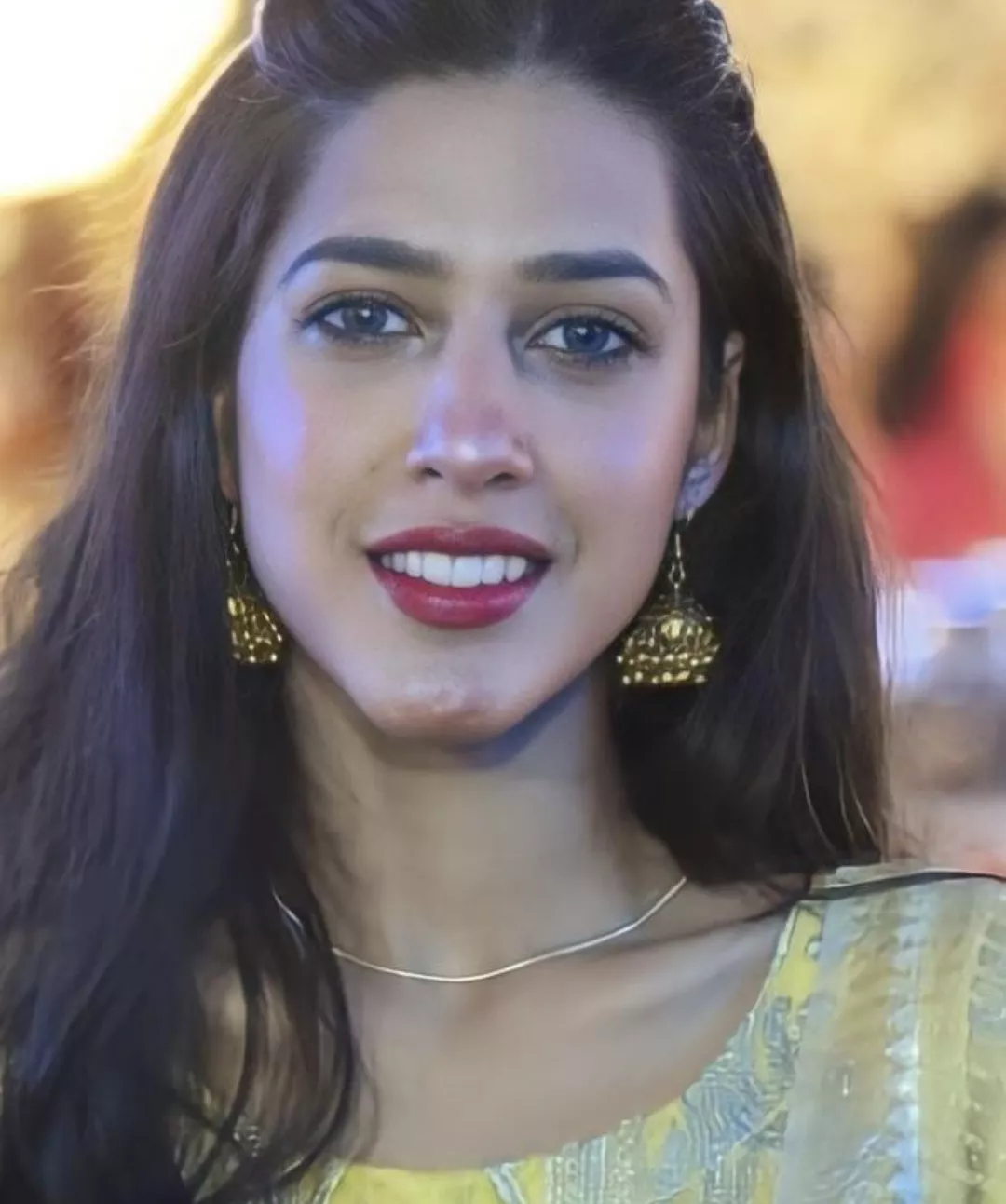 Rate my colleague juicy lips 👄