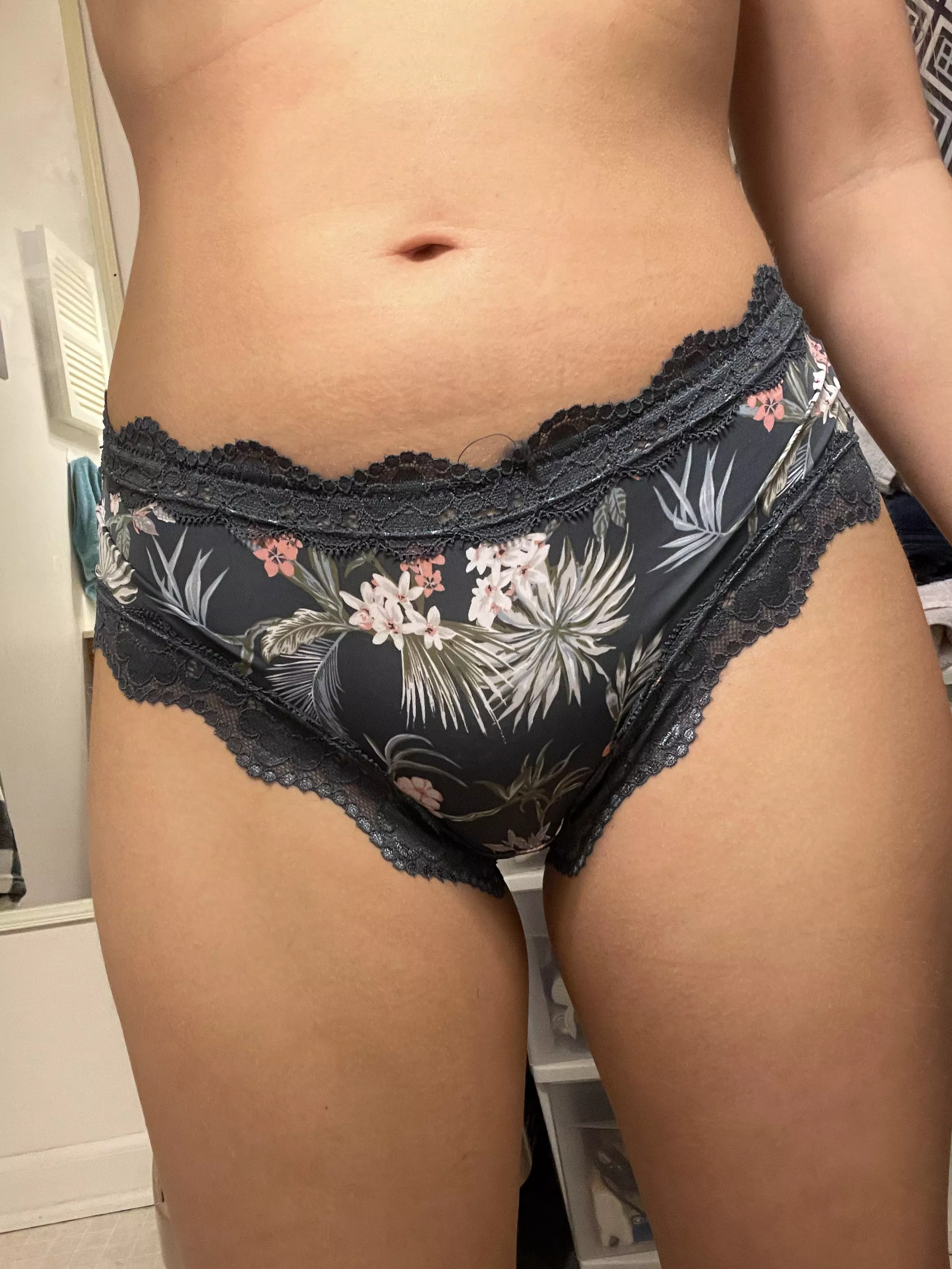 [selling] lots of bras and panties for sale! $30 each message me for more 💙