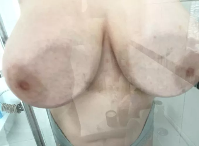 shower screen tits 🙈 the glass was so cold on my nipples 😫
