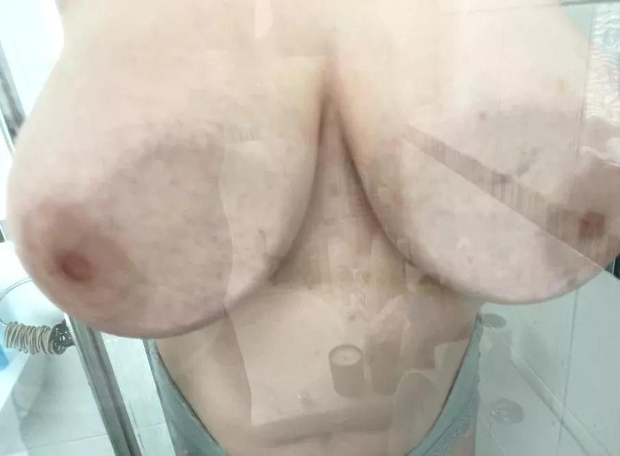 shower screen tits 🙈 the glass was so cold on my nipples 😫