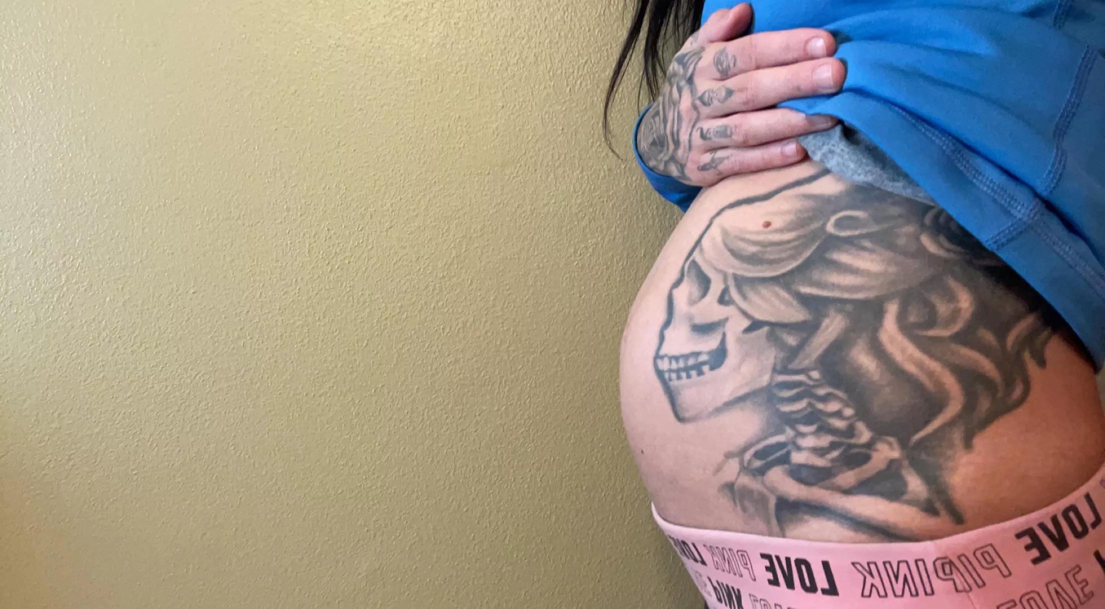 Some spoil me so I can get off work and go rest my growing belly 😩