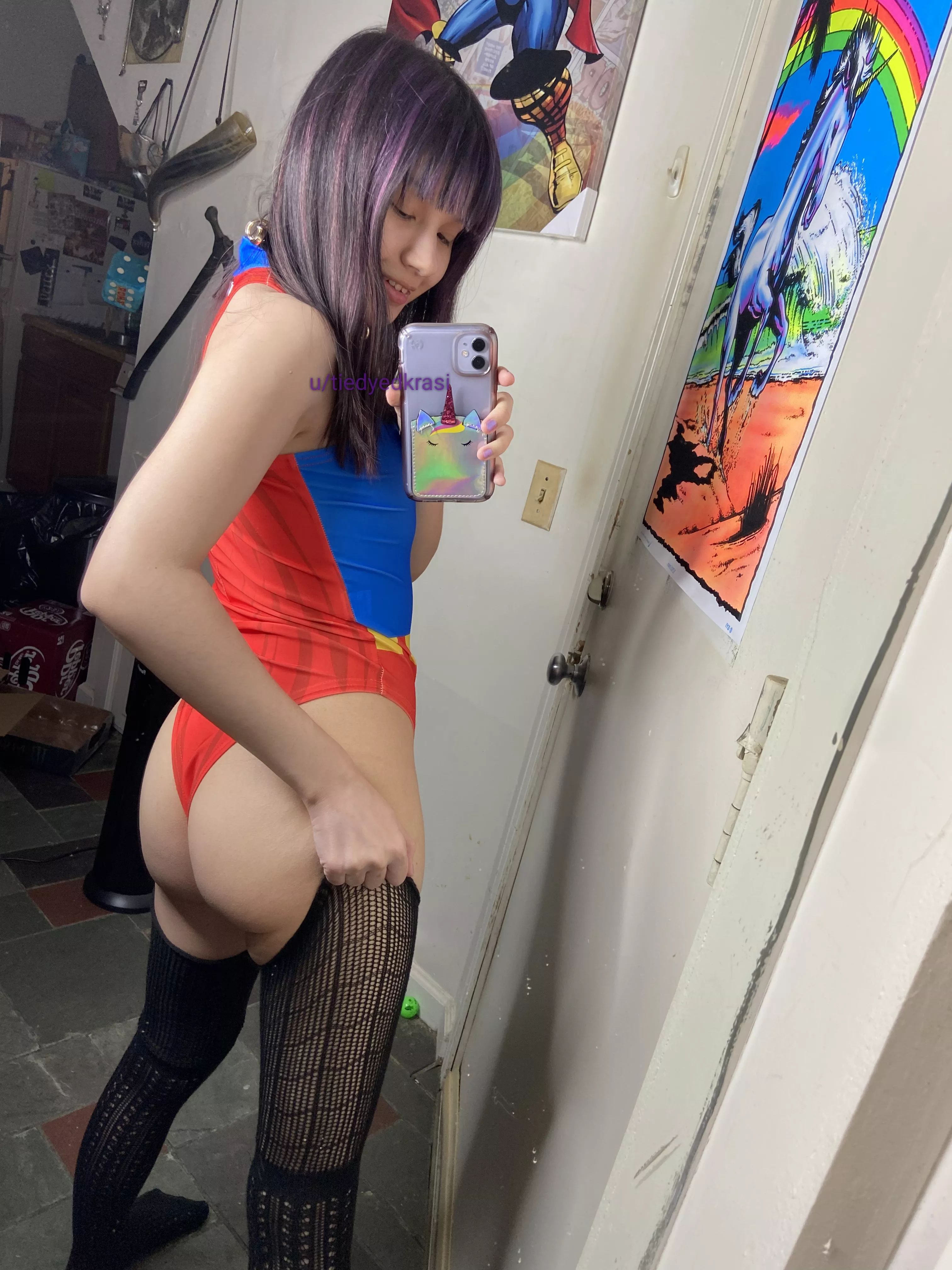 supergirl has a super booty