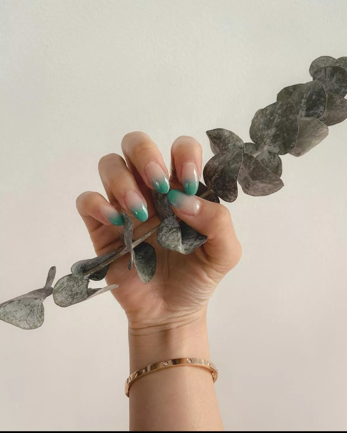 told my friend i have a hand/nail fetish and next day his gf posts this. knows exactly what she’s doing.