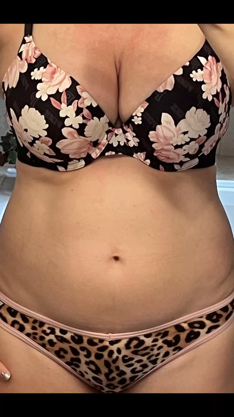 VAULT: 10/30/21 - VS black floral w/ leopard thong