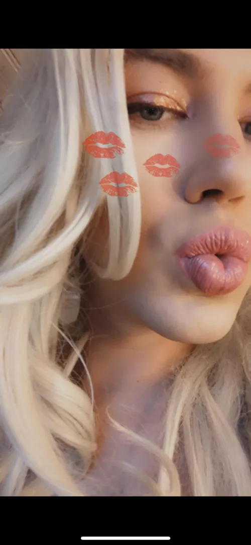 Wanna taste my lips? 💋