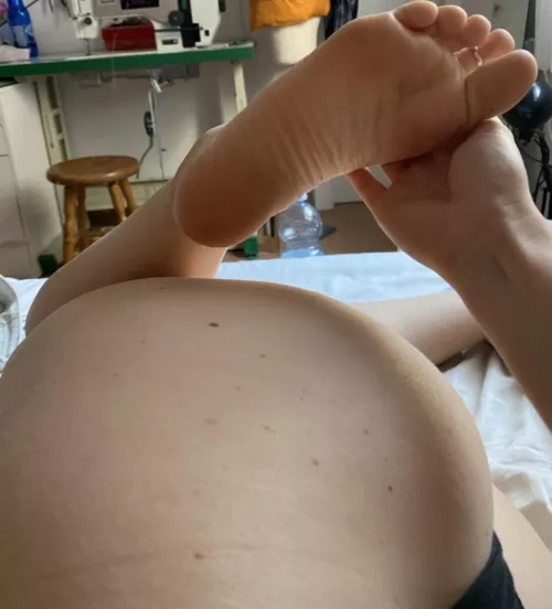 What do you like more? My booty or my soles? 😜