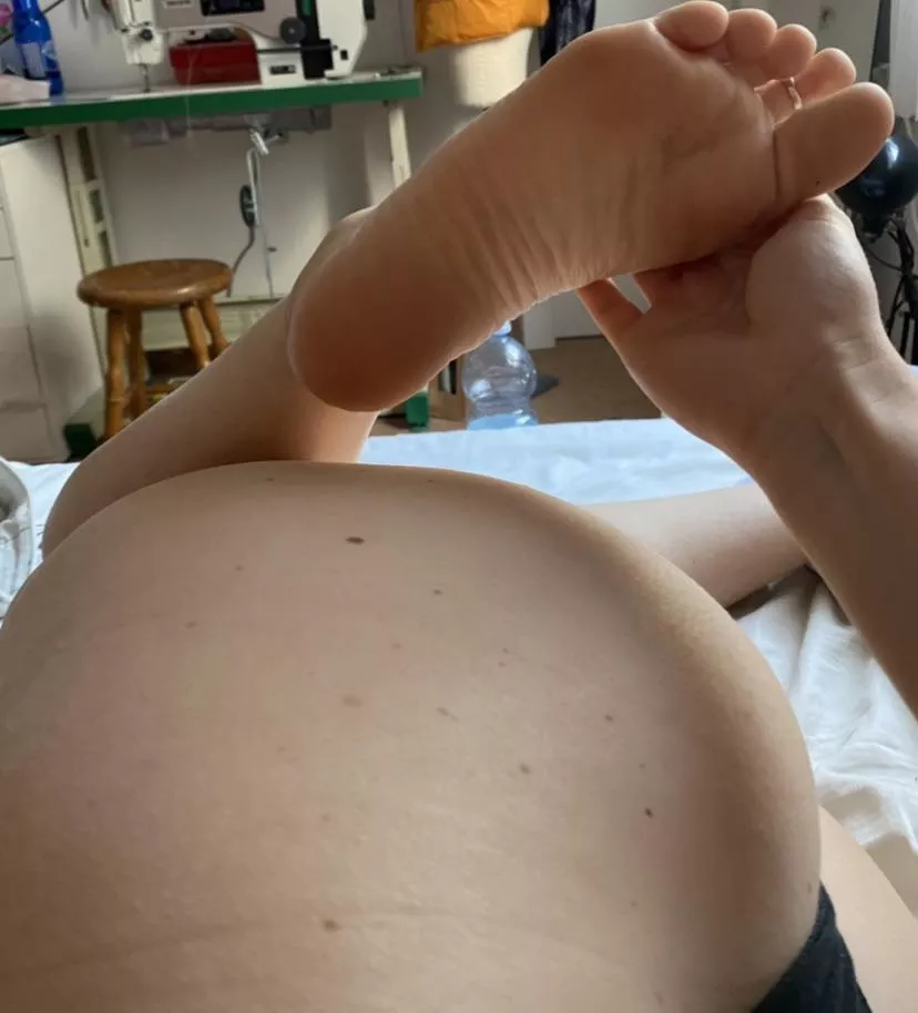 What do you like more? My booty or my soles? 😜