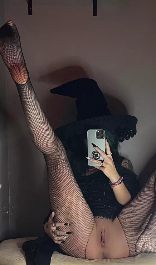 what're you doin for halloween 😼