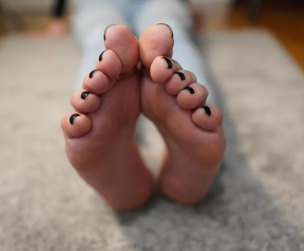 When it comes to foot fetish.. well for me it’s just that! No explicit content