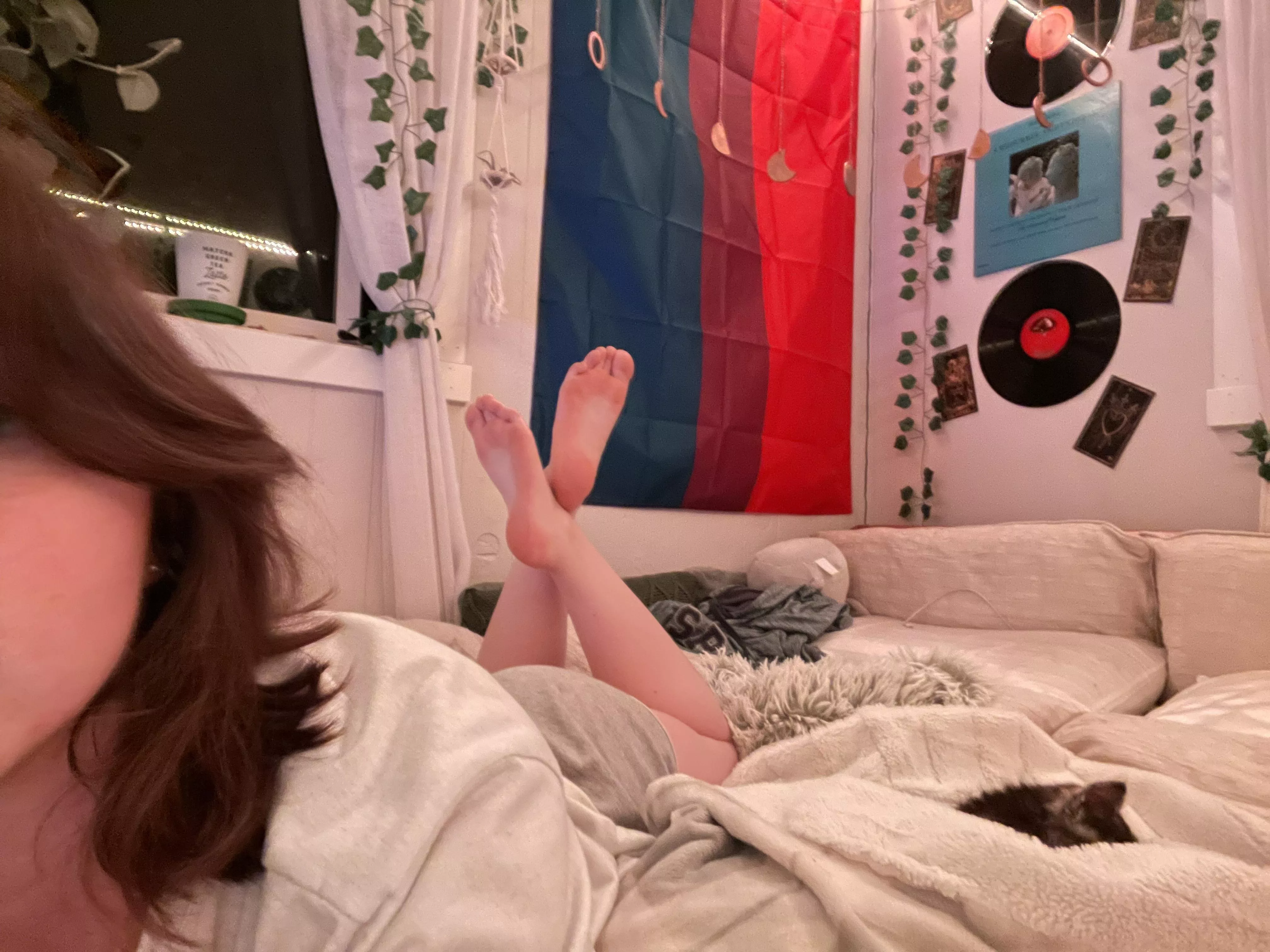 Will someone please tickle my toes?❤️