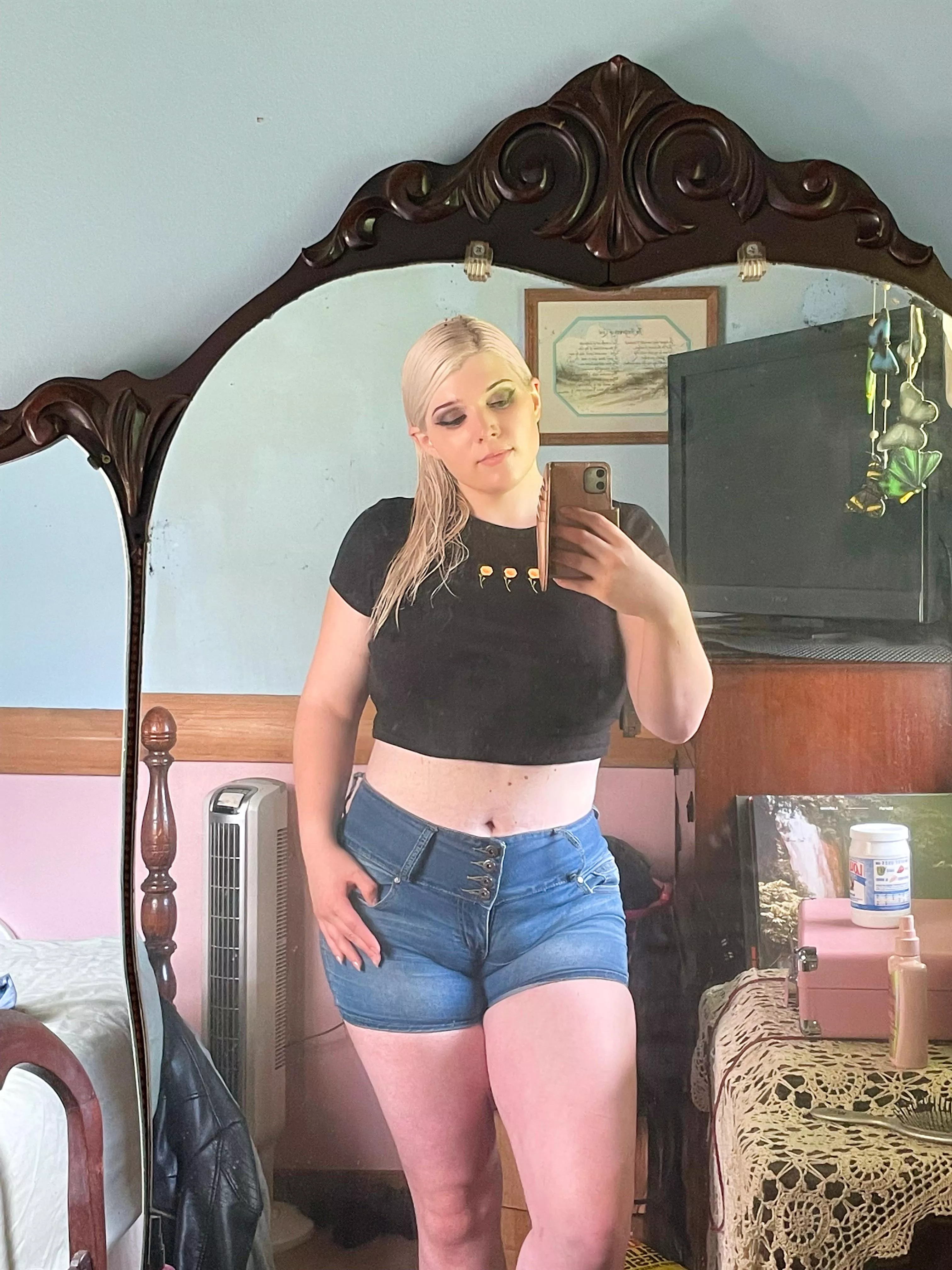 Would you go out with this tgirl? 😋