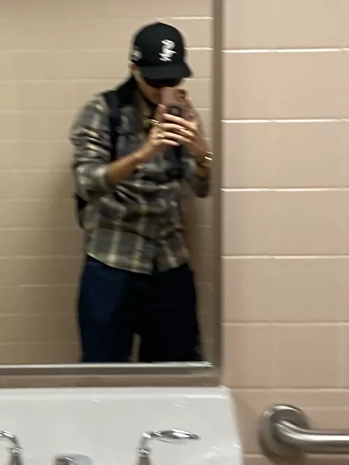 20 sc: ralmonte603. Looking to chat hmu.