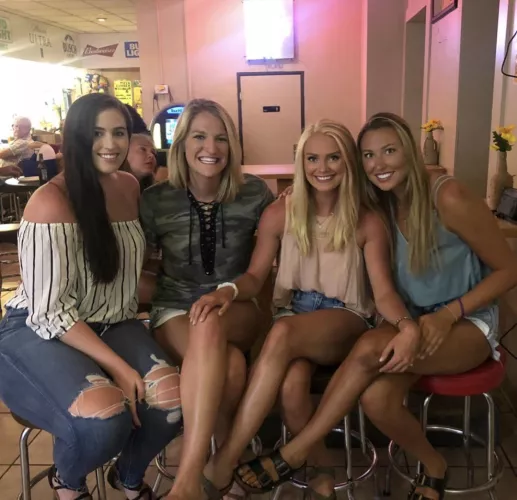 3 blondes and a brunette