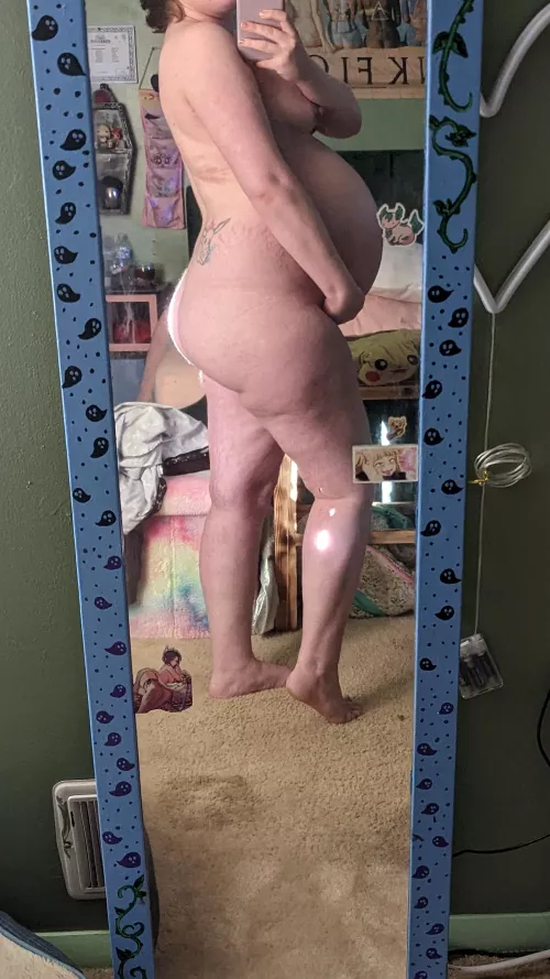 33 weeks and I'm feeling swollen... everywhere 😜