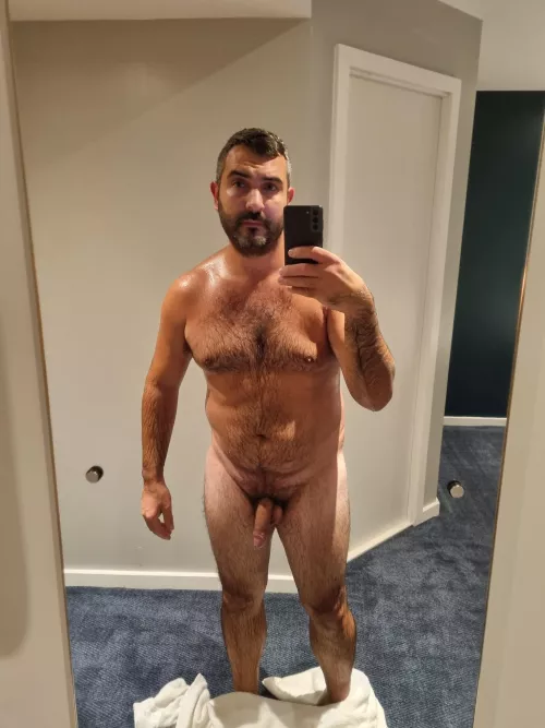 another week, another week away, another hotel selfie