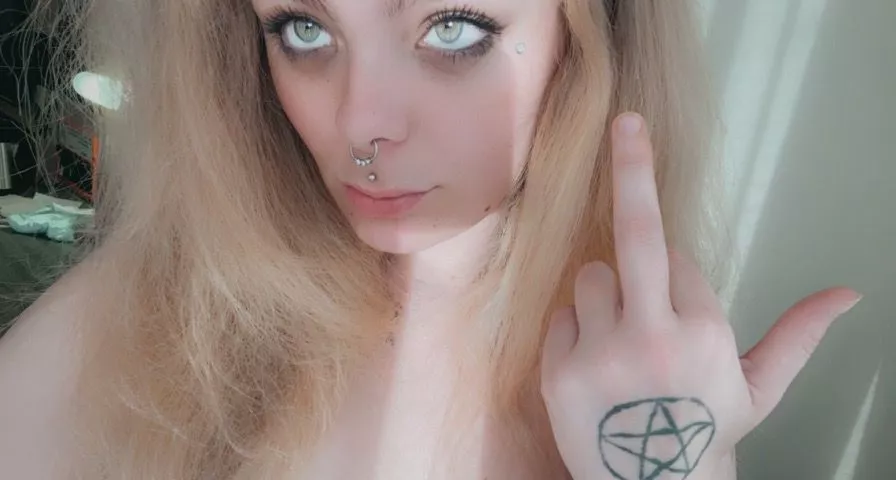 bet this finger is bigger than u🤣