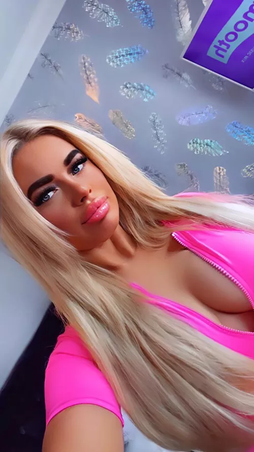 Bimbo blonde barbie