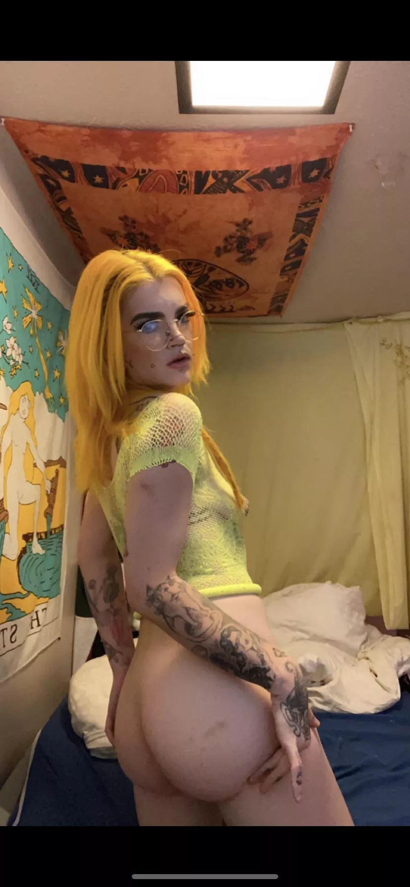 Does my yellow make you happy and horny? 😇