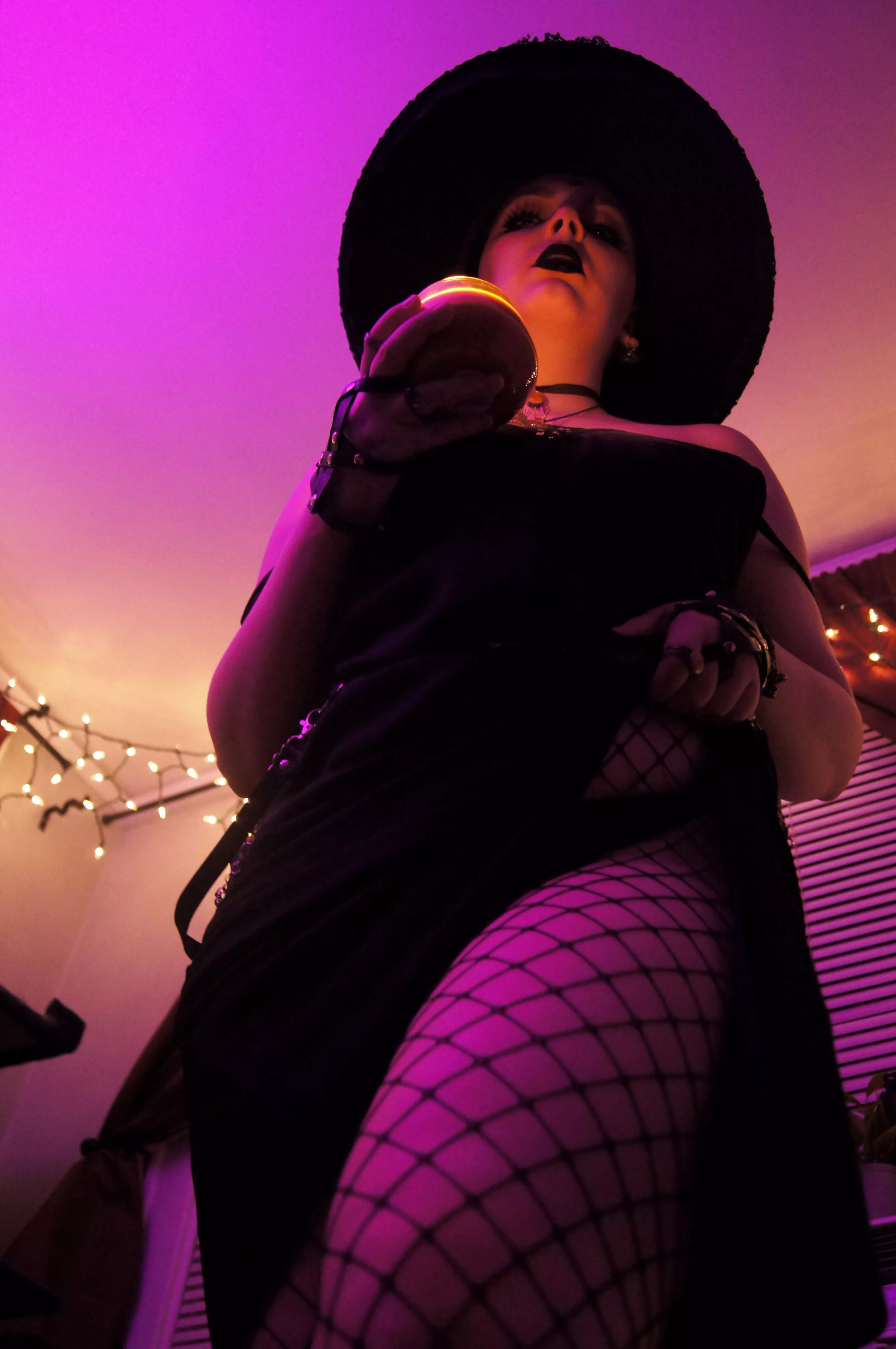 [F] Happy Halloween, here’s my leg!