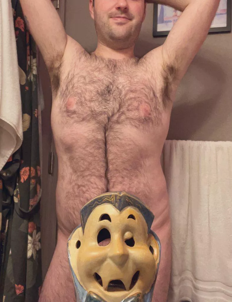 Feeling a little fangy 🧛🏼‍♂️