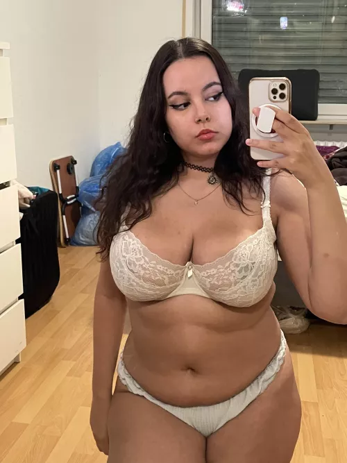 feeling vera angelic 👼🏽 in this set!