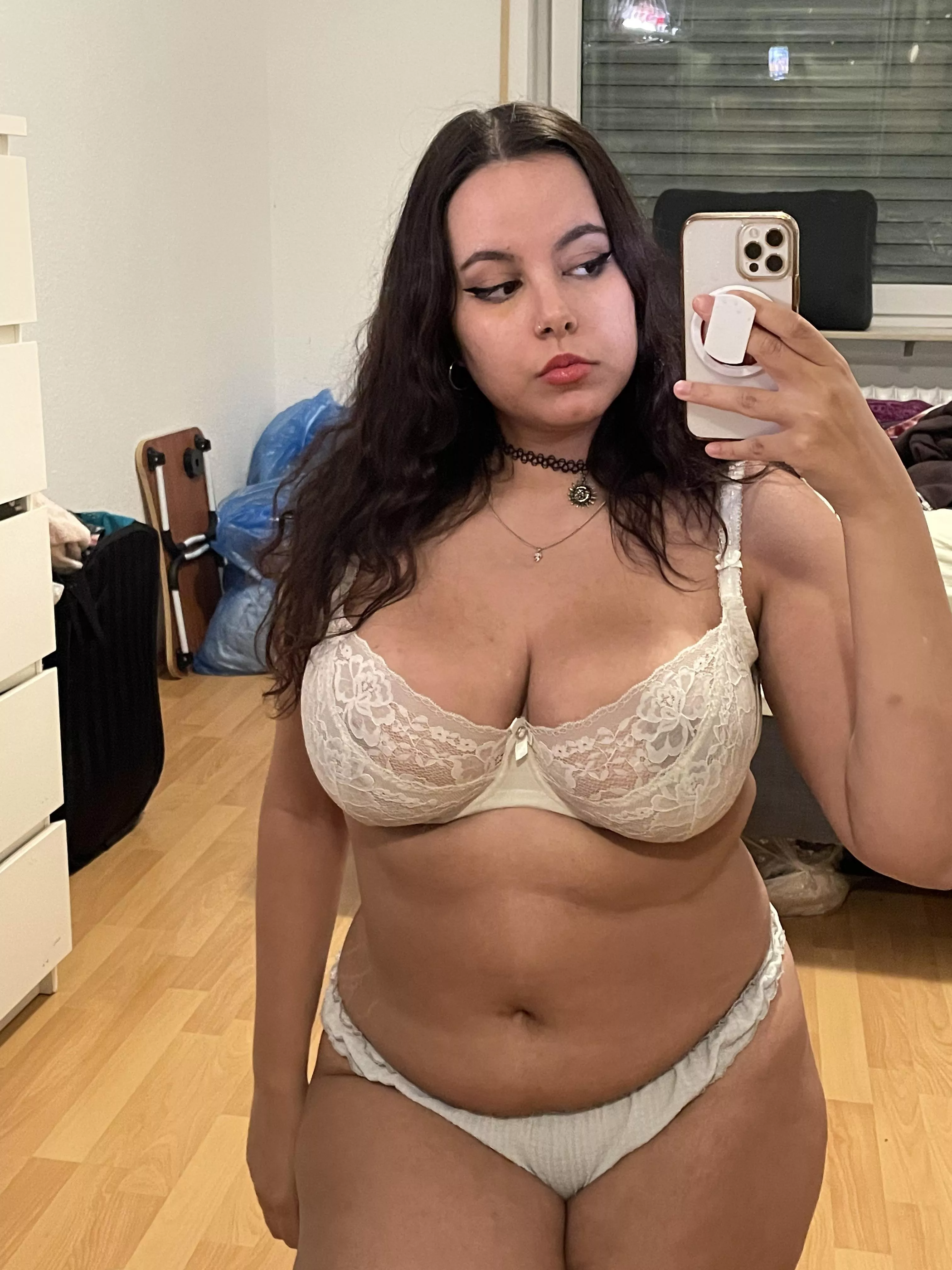 feeling vera angelic 👼🏽 in this set!