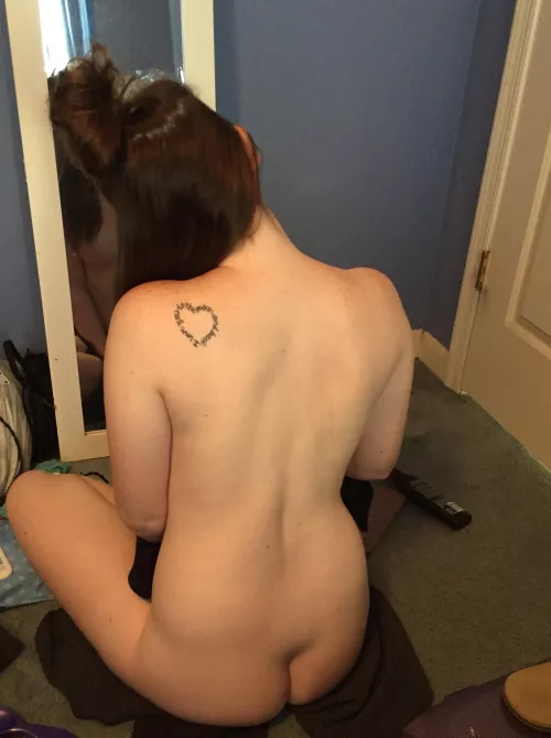 Getting ready for work.. I think there’s a ghosty in my mirror.. do you see it 🫣😈