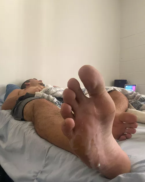 Had some fun with his sleeping soles 💦
