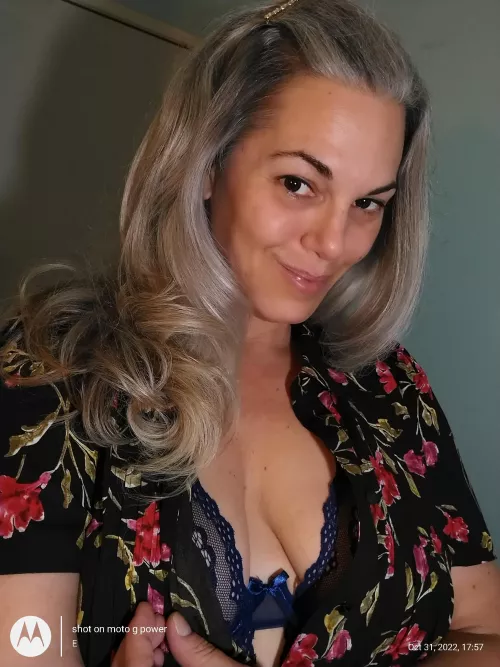 Halloween costume didn't come 😢 just unbuttoned the work clothes. Morphed into a sexy shy teacher