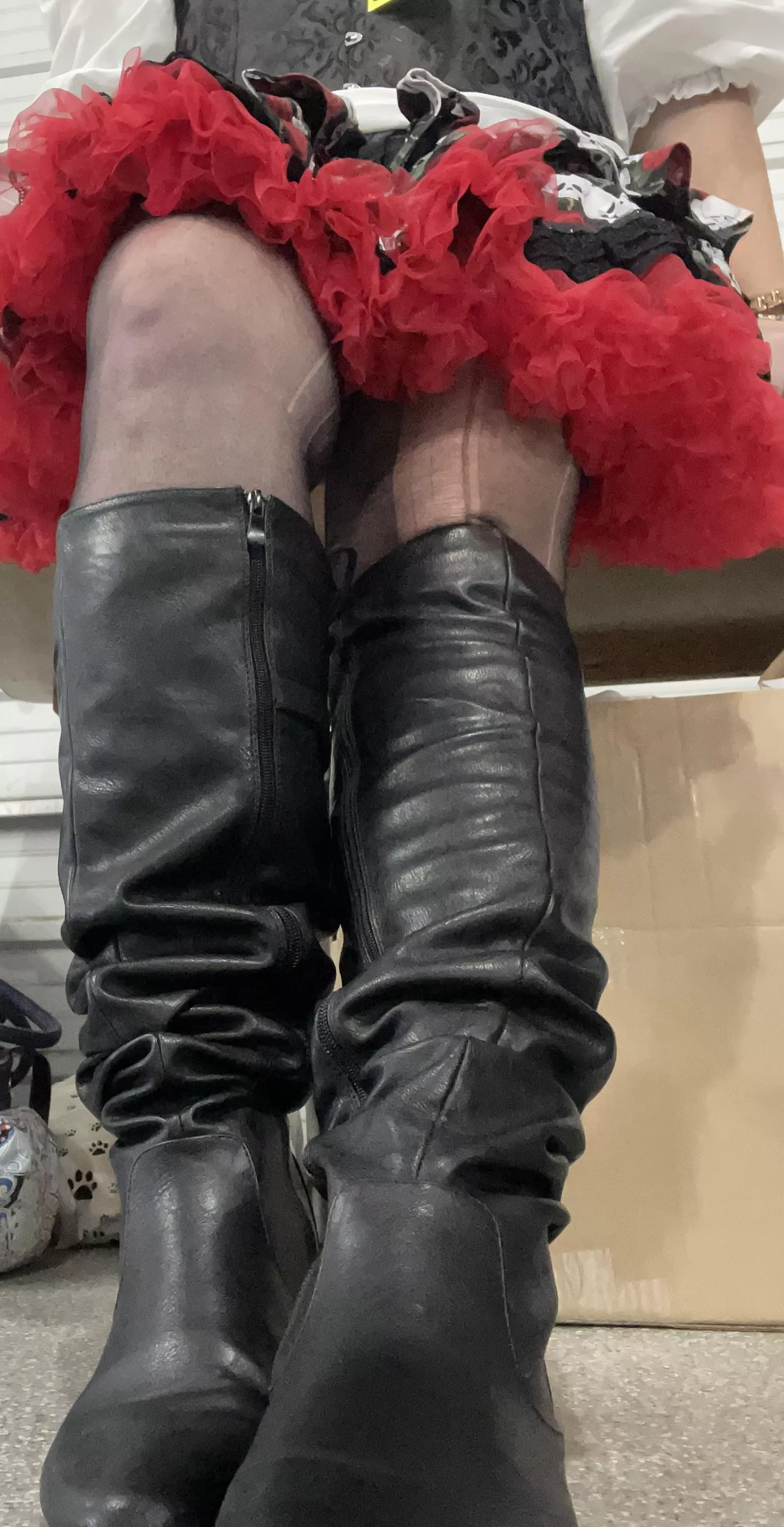 Halloween fun in boots 🏴‍☠️