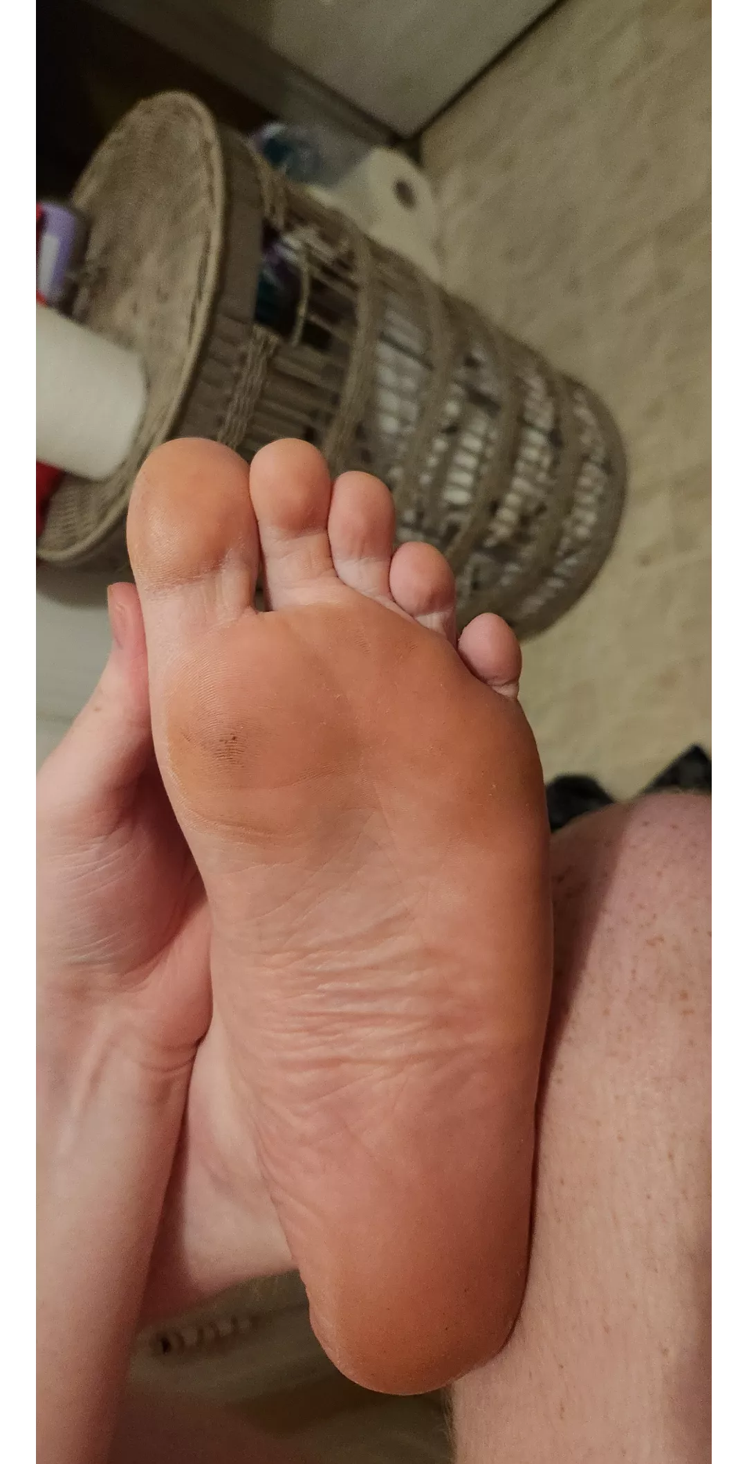 Happy Halloween 🎃 here are my dirty big feet as a treat
