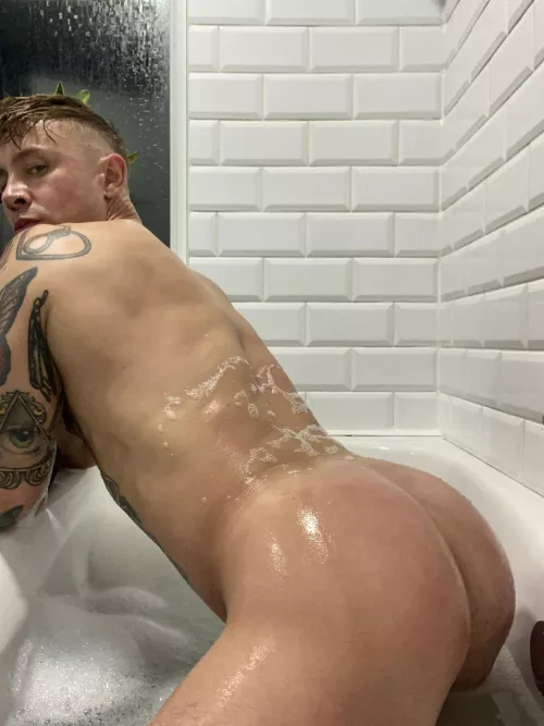 Hygiene is paramount, who is coming to bath with me? We can squeeze in….