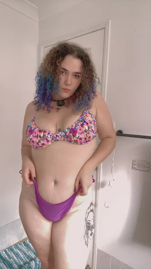 I am now naked for you 💦 just don't mind my slight cellulite😊