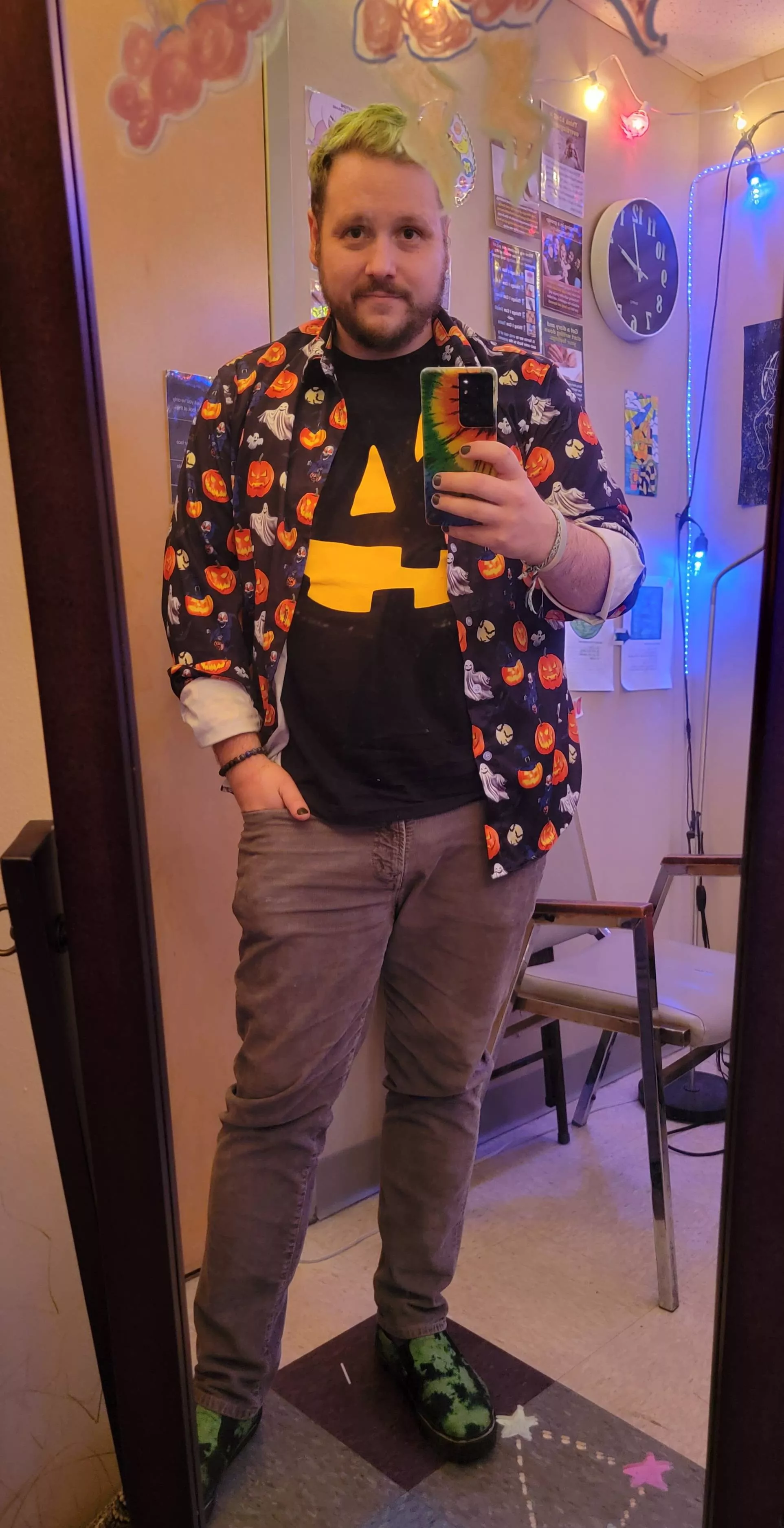 I couldn't seem to get myself into the spooky spirit this year but I at least managed a Halloween outfit