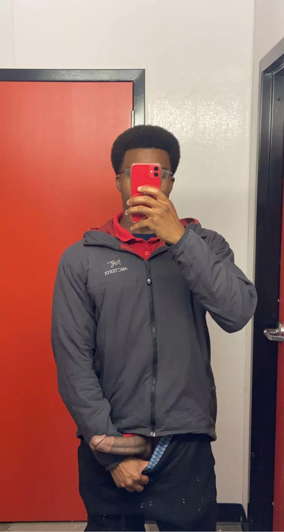 I love restaurant bathroom lighting