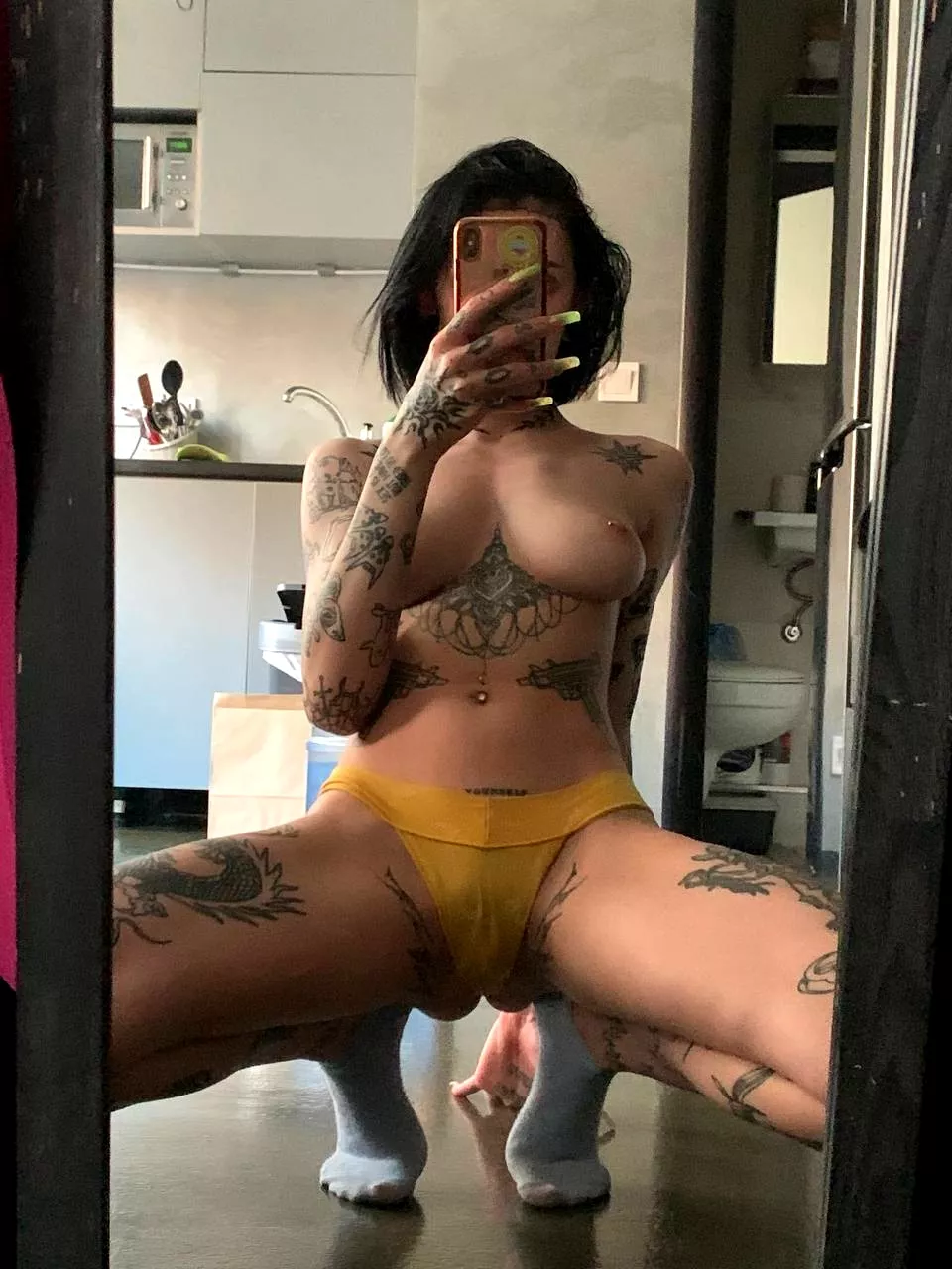 I would send nudes like this all day if I had a boyfriend