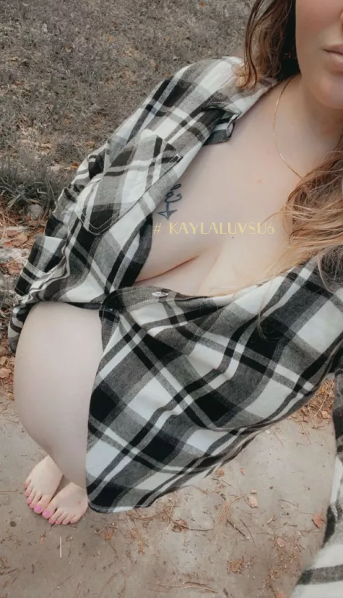 I'm going to need your help changing nail colors 😘