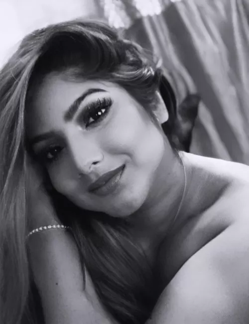 It’s a black and white kind of day today 🖤🤍