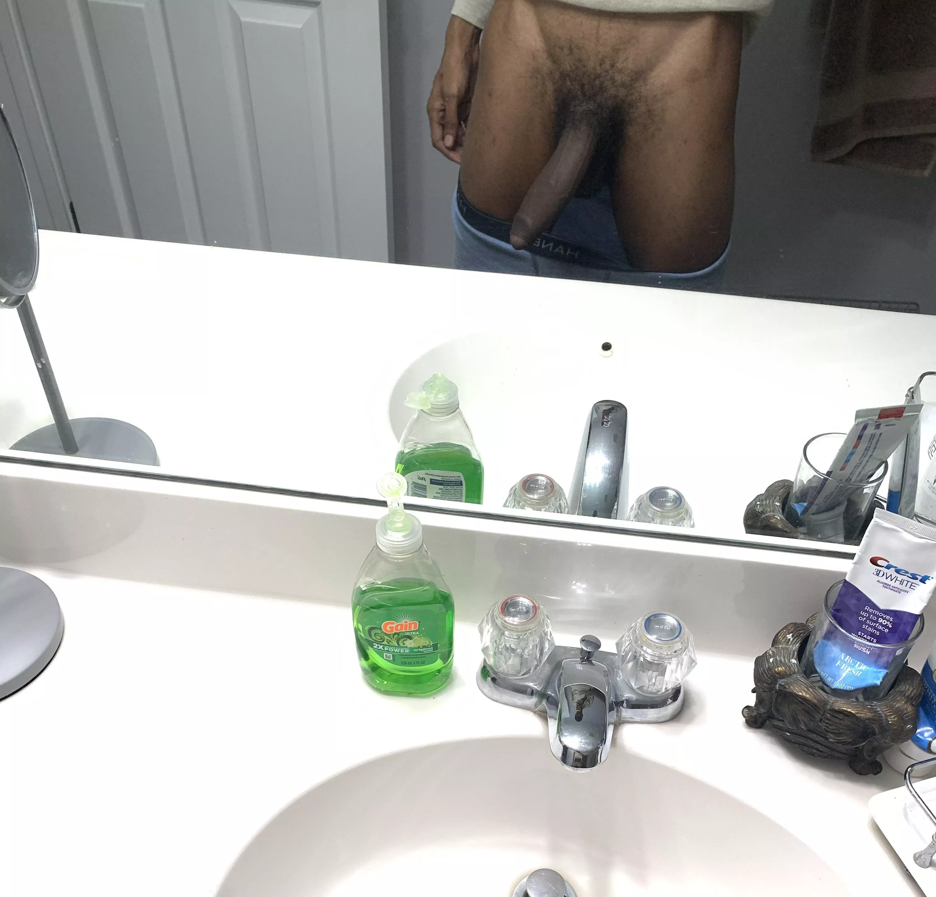 It’s Halloween, care for a treat?🎃🍫