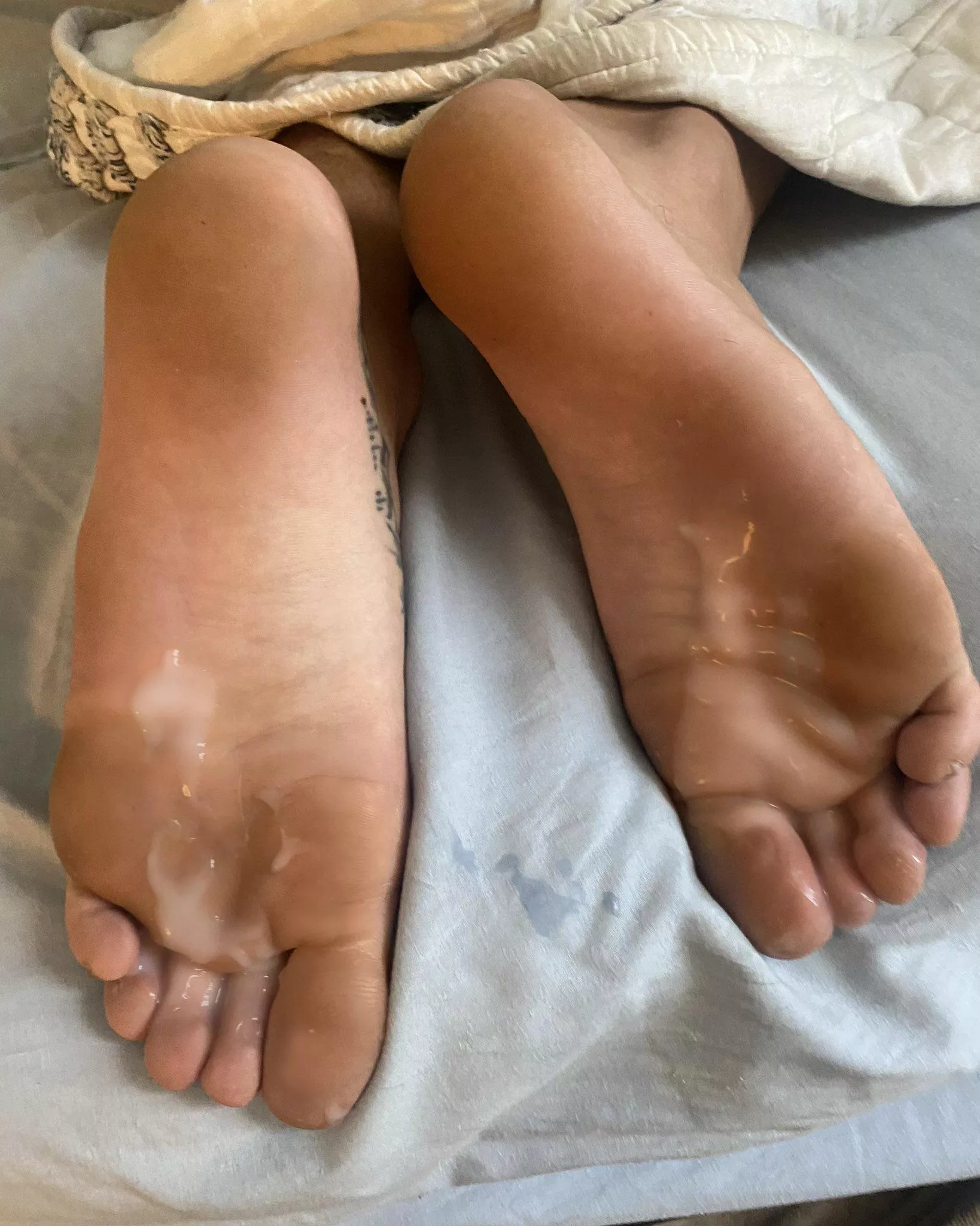 Jizz on his soles after giving them a lick 👅