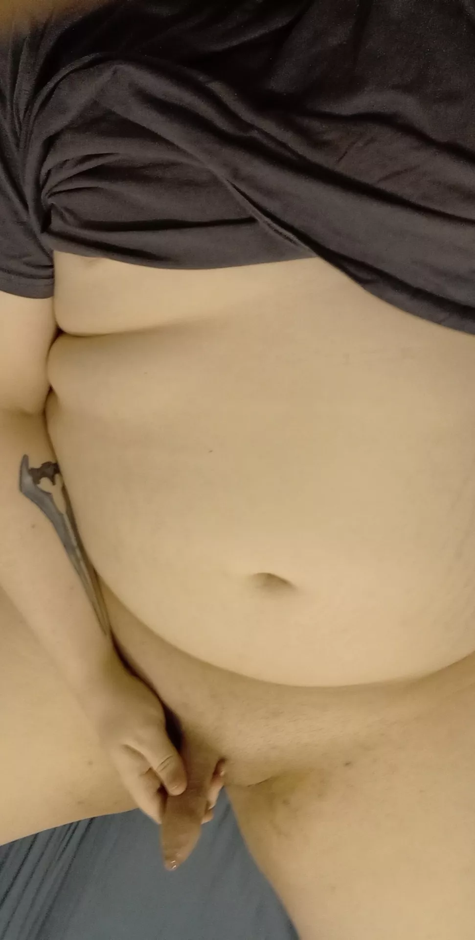 Just want someone to come suck my cock, any takers? 🤤🥵